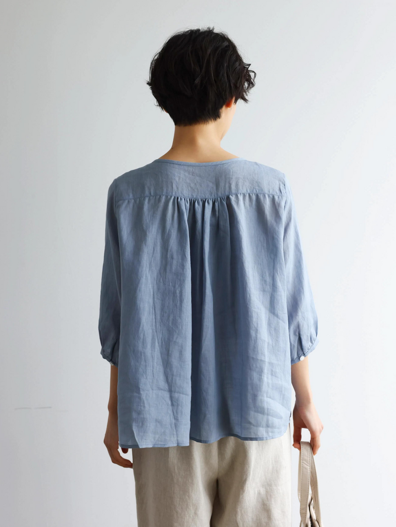 ふんわりAラインが可愛い！ 風通し良く夏らしい麻ブラウス ピンタック入りブラウス　　250422