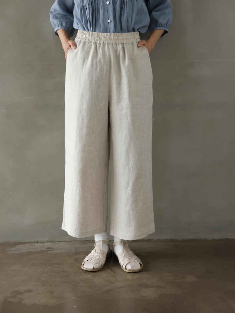 大人のゆとりある着心地 ナチュラル風合いのワイドパンツ 　生成色  250402-1
