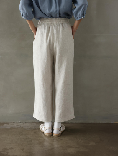 大人のゆとりある着心地 ナチュラル風合いのワイドパンツ 　生成色  250402-1