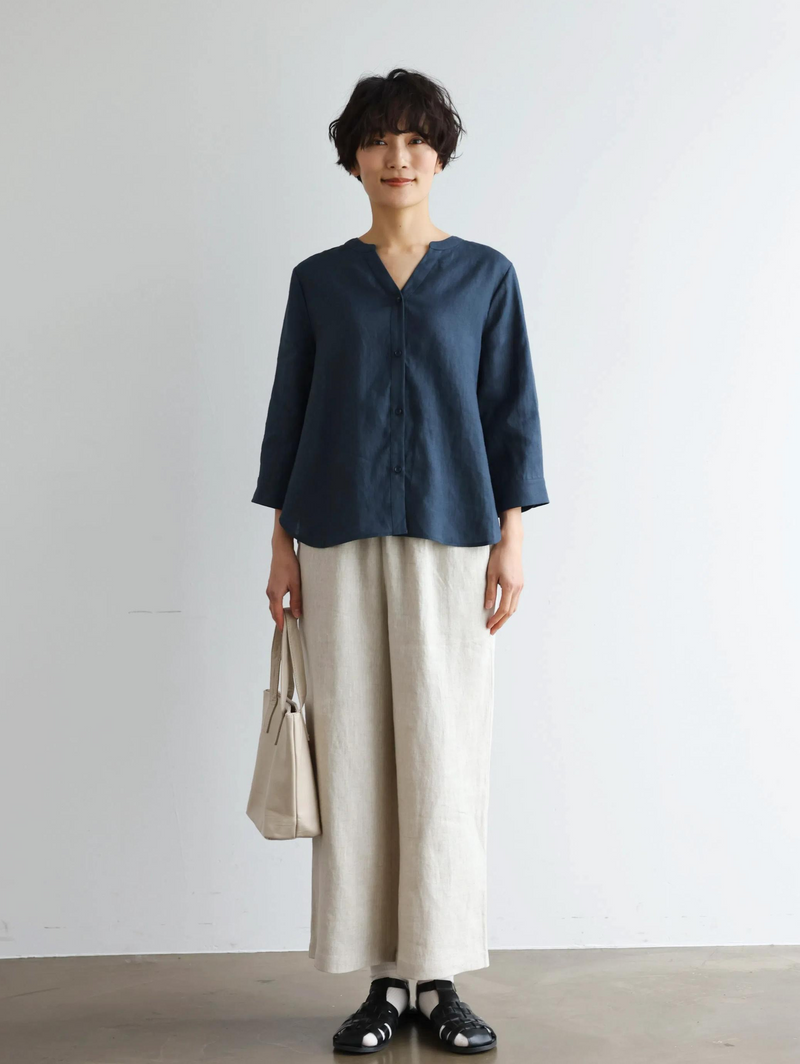 着るほどに味わい深い フランスリネン こだわりVネックシャツ 　250421