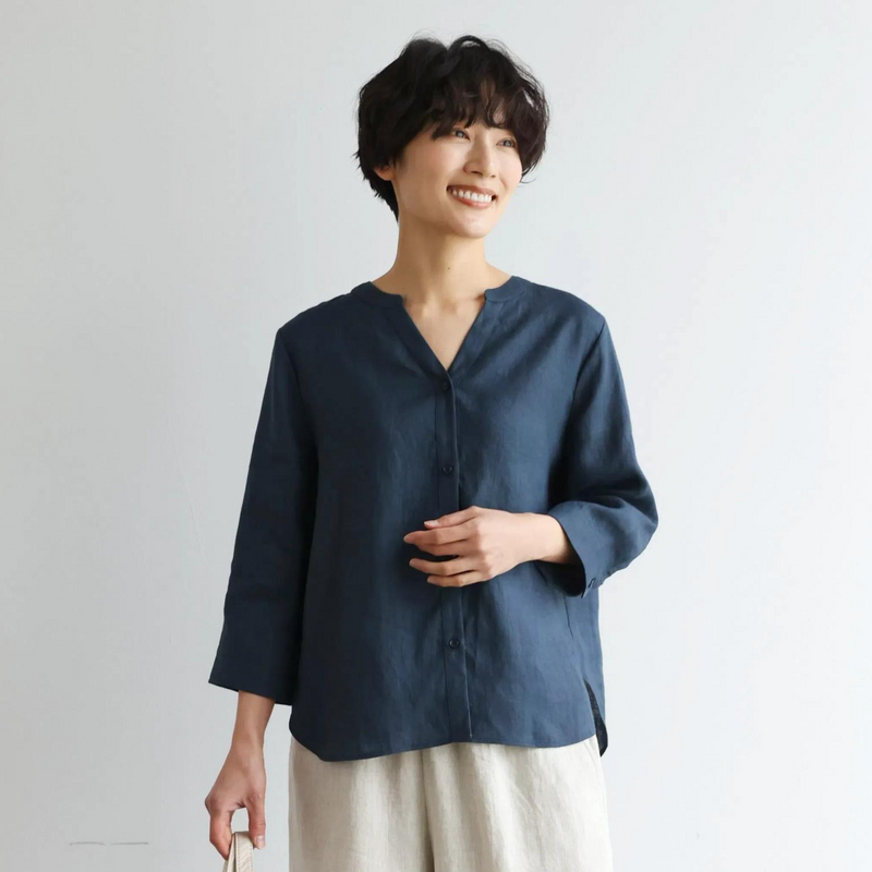 着るほどに味わい深い フランスリネン こだわりVネックシャツ 　250421