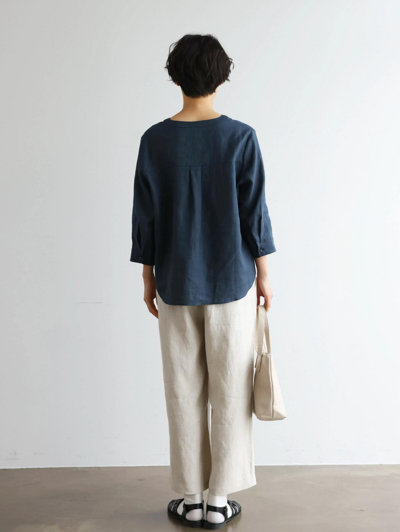 着るほどに味わい深い フランスリネン こだわりVネックシャツ 　250421