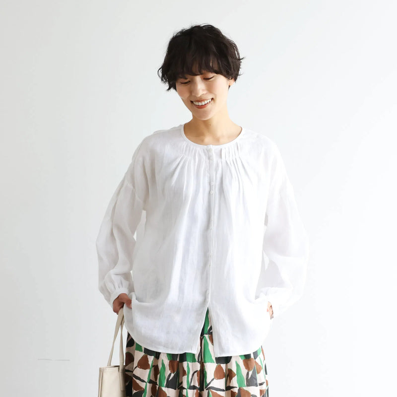 シンプルコーデに立体感と華やぎを添える一枚 フランチリネン 100％　長袖ブラウス　　250815