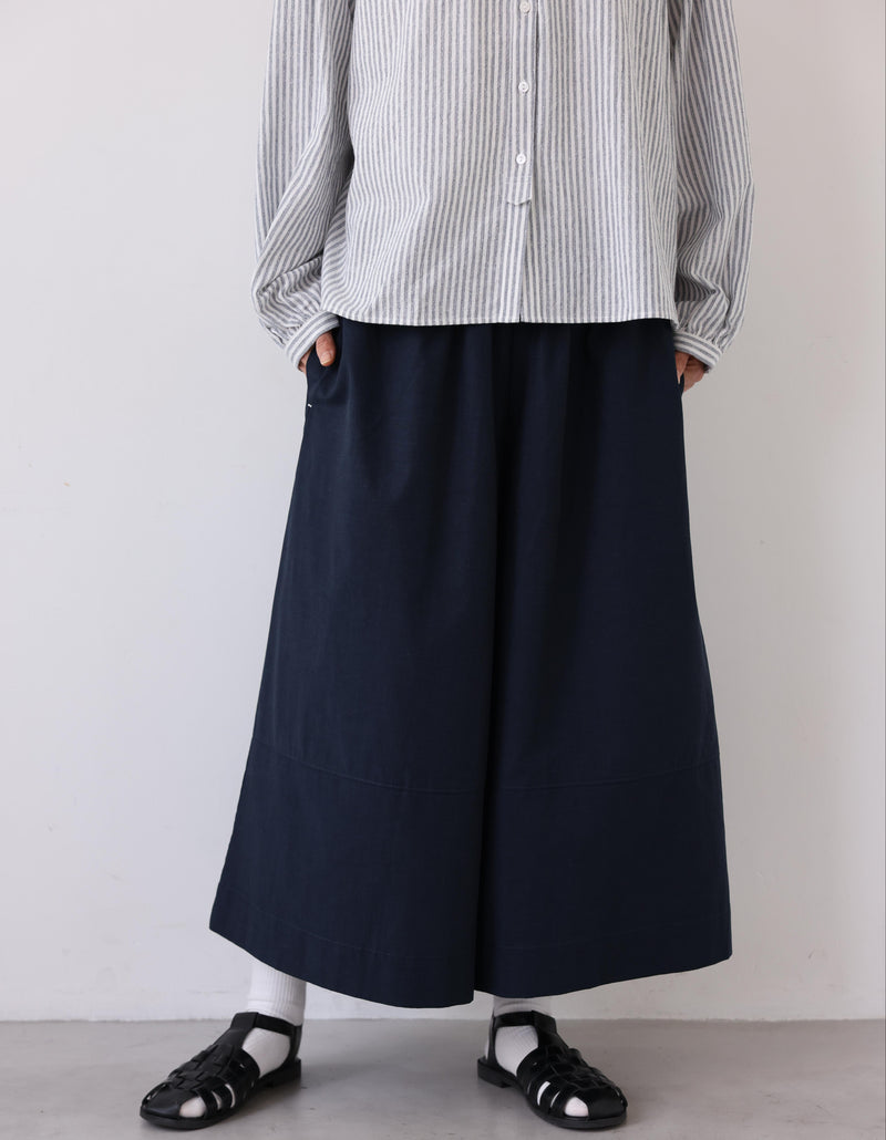 Wide-leg pants with the elegance of a skirt. Perfect for year-round wear. Eco-friendly lyocell and cotton flared wide pants. Product code: 250804
