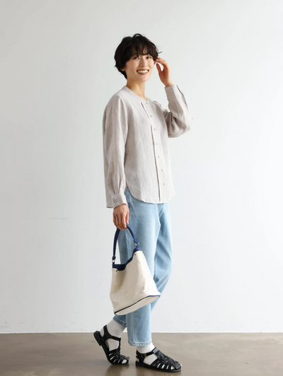 A simple yet striking piece with exquisite details. 100% French linen striped shirt (250410) 