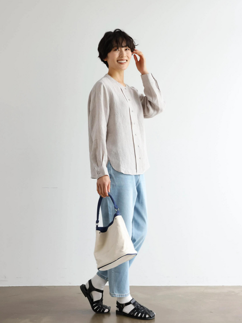 A simple yet striking piece with exquisite details. 100% French linen striped shirt (250410) 