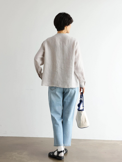 A simple yet striking piece with exquisite details. 100% French linen striped shirt (250410) 