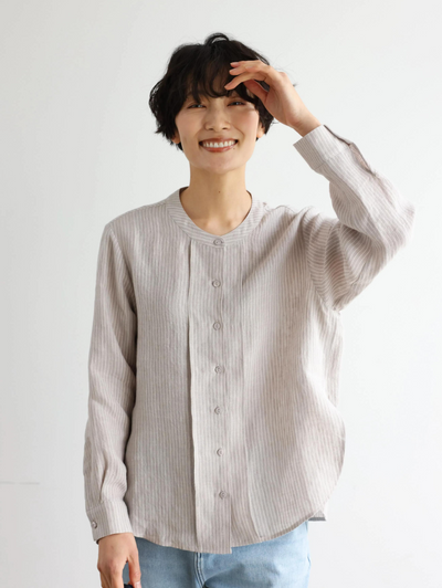 A simple yet striking piece with exquisite details. 100% French linen striped shirt (250410) 