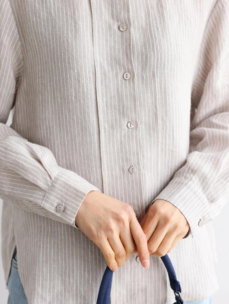 A simple yet striking piece with exquisite details. 100% French linen striped shirt (250410) 