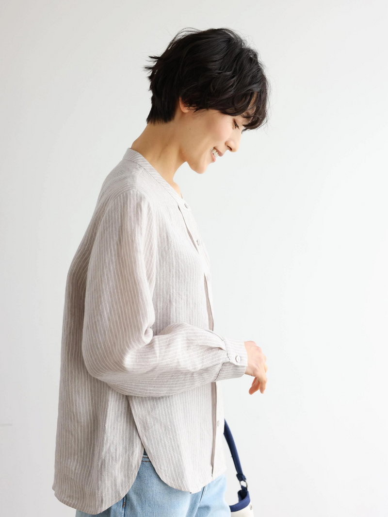 A simple yet striking piece with exquisite details. 100% French linen striped shirt (250410) 