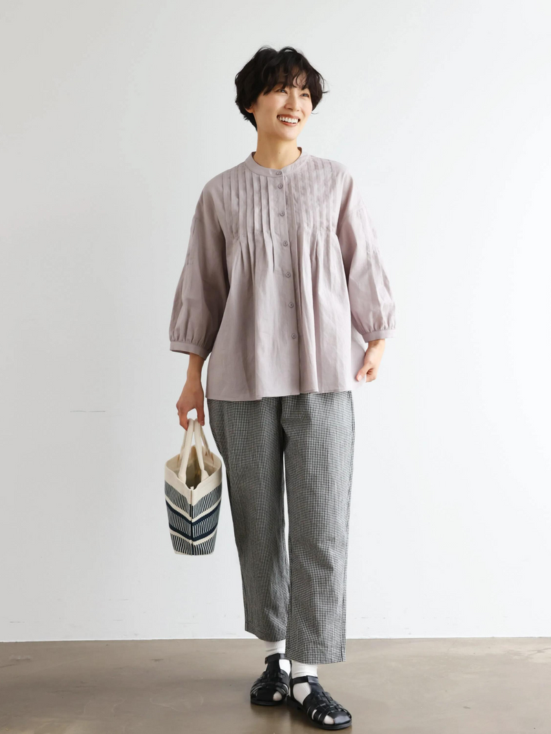 表情を豊かに魅せてくれるピンタック入りブラウス　7分袖　コットンリネン 250425