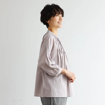 表情を豊かに魅せてくれるピンタック入りブラウス　7分袖　コットンリネン 250425