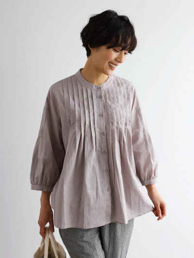 表情を豊かに魅せてくれるピンタック入りブラウス　7分袖　コットンリネン 250425