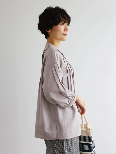 表情を豊かに魅せてくれるピンタック入りブラウス　7分袖　コットンリネン 250425