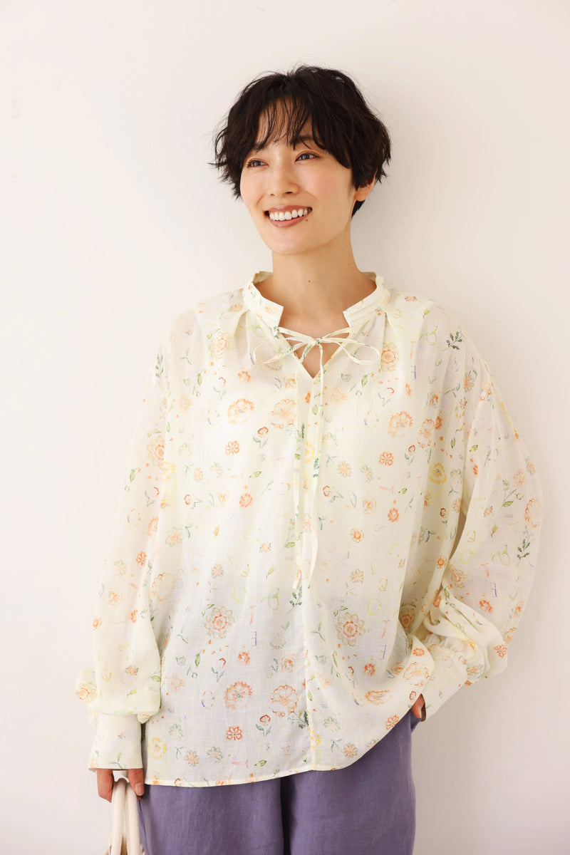 涼しげでおしゃれ！夏の日焼けとめブラウス　長袖プリントブラウス　テンセル リネン　250713-1