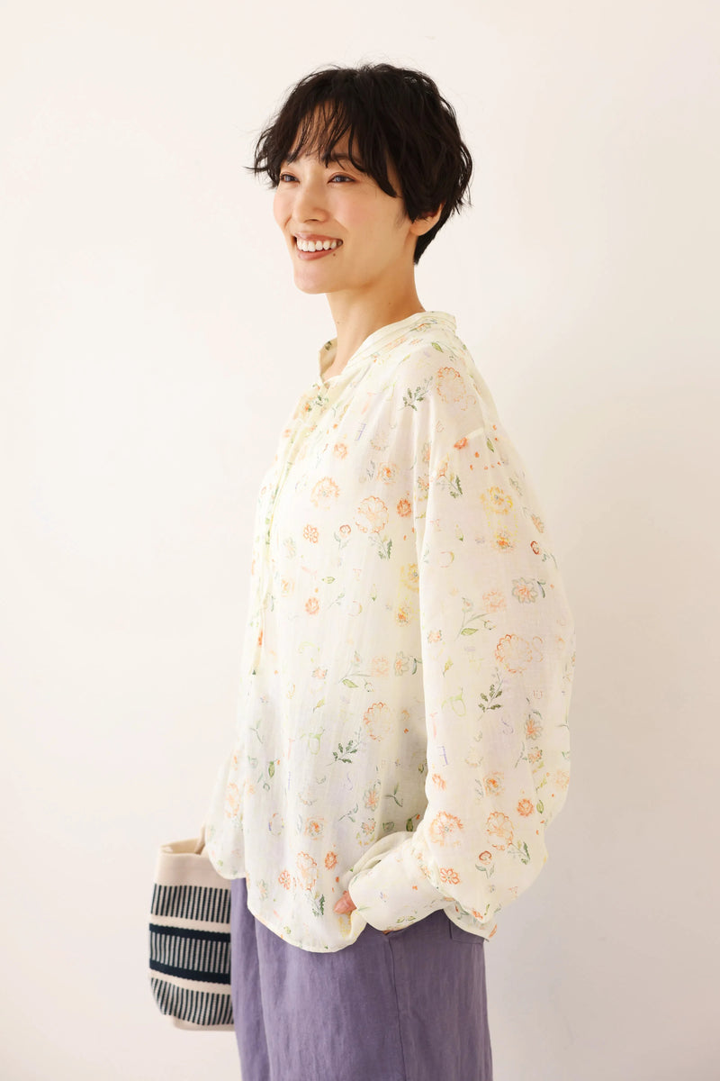 涼しげでおしゃれ！夏の日焼けとめブラウス　長袖プリントブラウス　テンセル リネン　250713-1