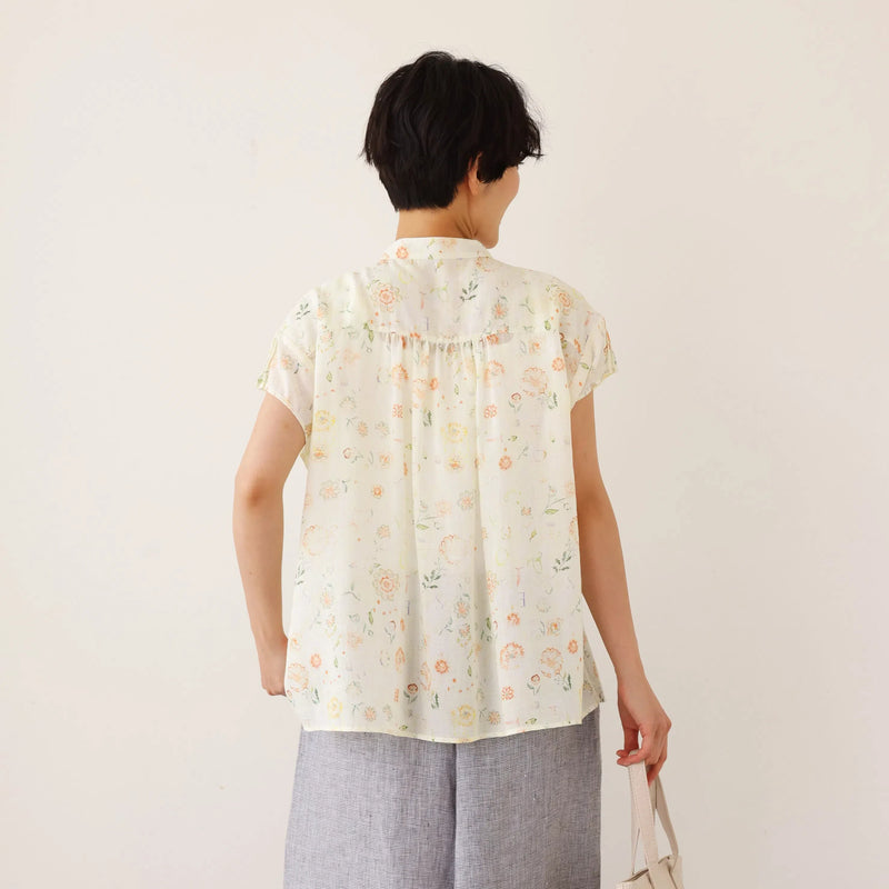 毎日の装いにさりげない彩りを添えるプリントブラウス リネンテンセル シャツブラウス 250714-1