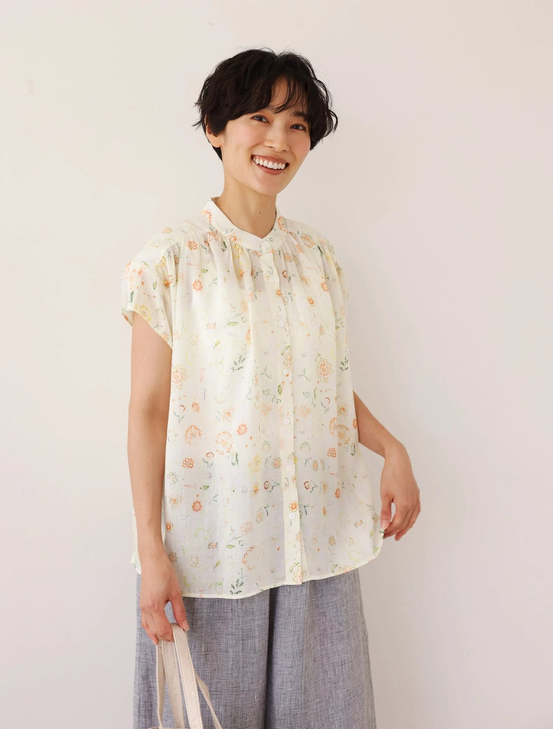 毎日の装いにさりげない彩りを添えるプリントブラウス リネンテンセル シャツブラウス 250714-1
