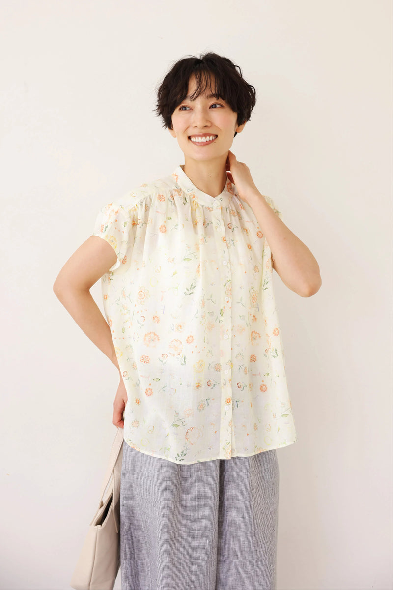 毎日の装いにさりげない彩りを添えるプリントブラウス リネンテンセル シャツブラウス 250714-1