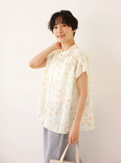 毎日の装いにさりげない彩りを添えるプリントブラウス リネンテンセル シャツブラウス 250714-1
