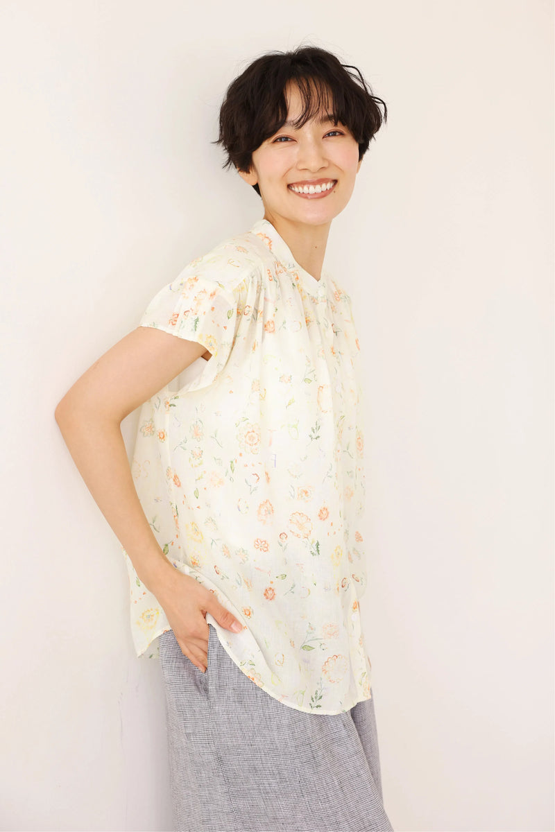 毎日の装いにさりげない彩りを添えるプリントブラウス リネンテンセル シャツブラウス 250714-1