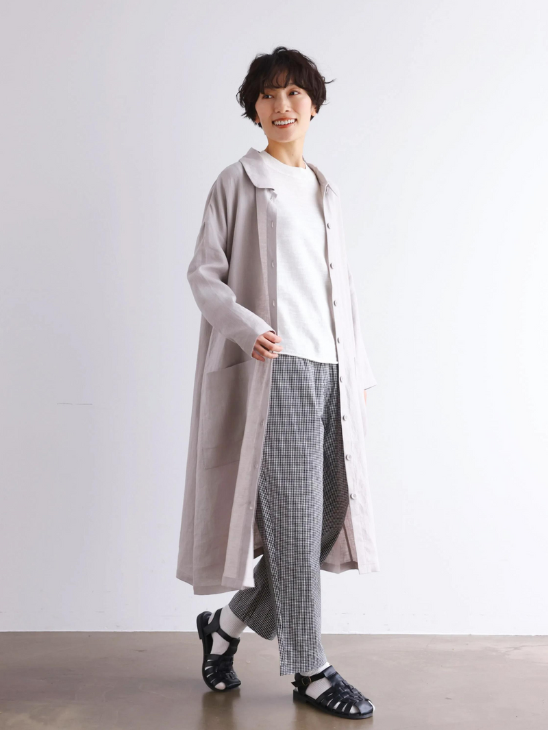 季節を超えて活躍する フレンチリネンの前開きシャツワンピース　　250409