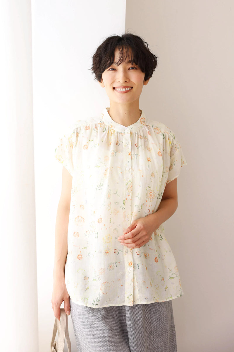 毎日の装いにさりげない彩りを添えるプリントブラウス リネンテンセル シャツブラウス 250714-1