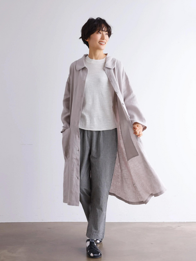 季節を超えて活躍する フレンチリネンの前開きシャツワンピース　　250409