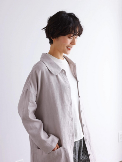 季節を超えて活躍する フレンチリネンの前開きシャツワンピース　　250409