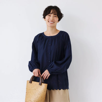 【繊細なスクラップ刺繡が華やか】オールシーズン愛用できる綿素材レースブラウス　前後２way 　250911