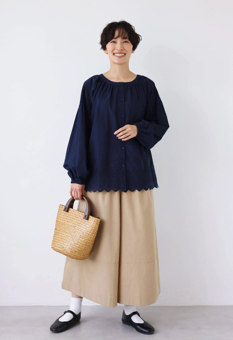 【繊細なスクラップ刺繡が華やか】オールシーズン愛用できる綿素材レースブラウス　前後２way 　250911