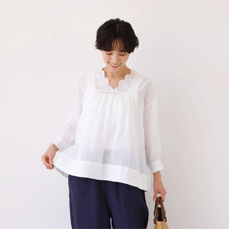 シンプルなのに差がつく一枚 ラミーブラウス　Vネック　刺繍レース　7分袖　ホワイト　250715-1