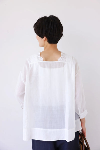 シンプルなのに差がつく一枚 ラミーブラウス　Vネック　刺繍レース　7分袖　ホワイト　250715-1