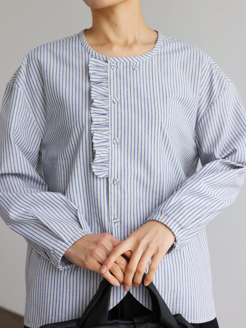 クラシカルなフリルデザインのストライプシャツ　綿麻シャツブラウス　　250419