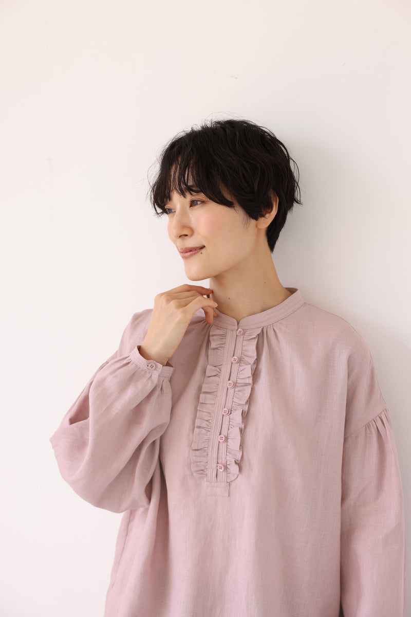 フロントフリルが可愛い フランチリネン100％　シャツブラウス 250913