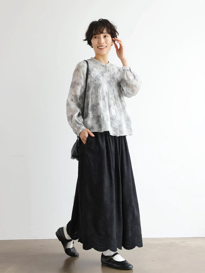 特別感のある　ふんわり広がるフラワー刺繍ロングスカート　裏地付き　ギャザースカート　250603