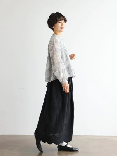 特別感のある　ふんわり広がるフラワー刺繍ロングスカート　裏地付き　ギャザースカート　250603