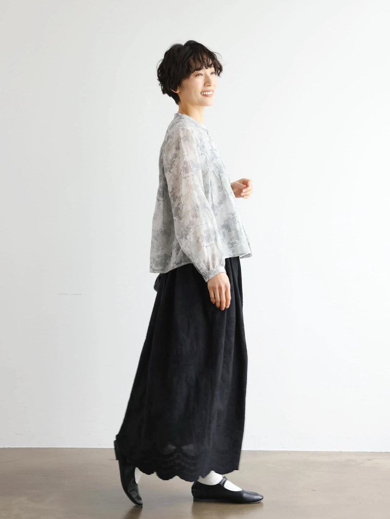 特別感のある　ふんわり広がるフラワー刺繍ロングスカート　裏地付き　ギャザースカート　250603