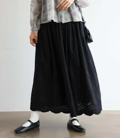 特別感のある　ふんわり広がるフラワー刺繍ロングスカート　裏地付き　ギャザースカート　250603