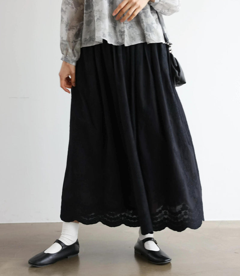 特別感のある　ふんわり広がるフラワー刺繍ロングスカート　裏地付き　ギャザースカート　250603