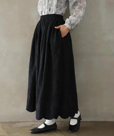 特別感のある　ふんわり広がるフラワー刺繍ロングスカート　裏地付き　ギャザースカート　250603