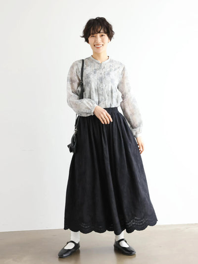 特別感のある　ふんわり広がるフラワー刺繍ロングスカート　裏地付き　ギャザースカート　250603