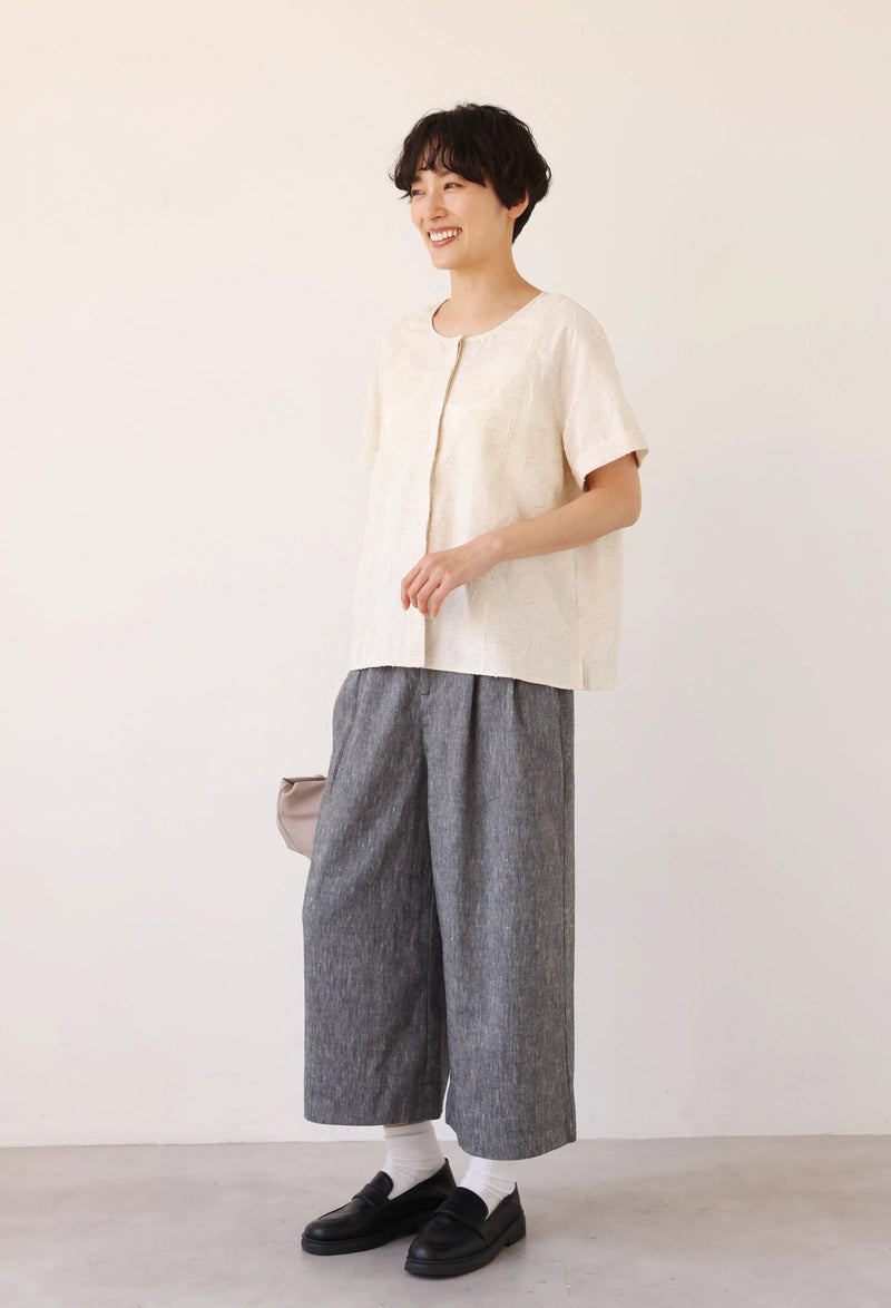 大人の女性らしさ 蓮の葉モチーフ クルーネックブラウス フォーマルにも 生成色　250717-1