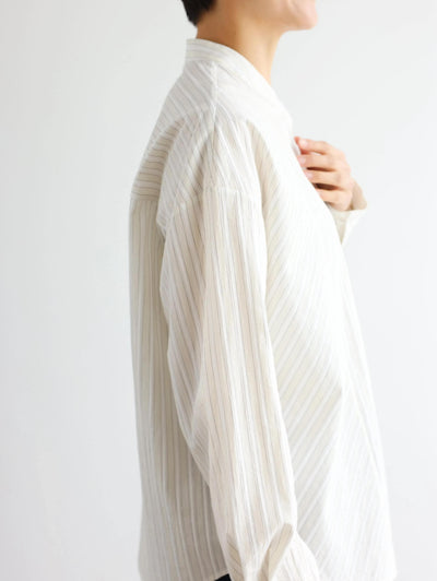 実用性と上品さを兼ね備えたストライプシャツ コットンジャガードストライプシャツ　250507