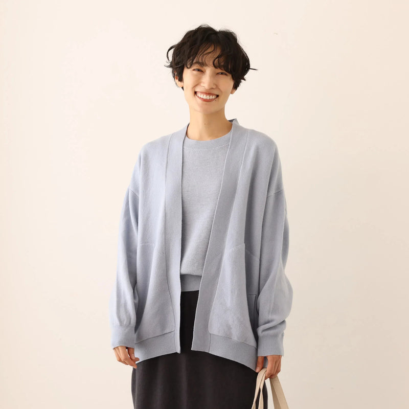 穿上它就能讓您看起來很棒的羊毛開襟衫。 