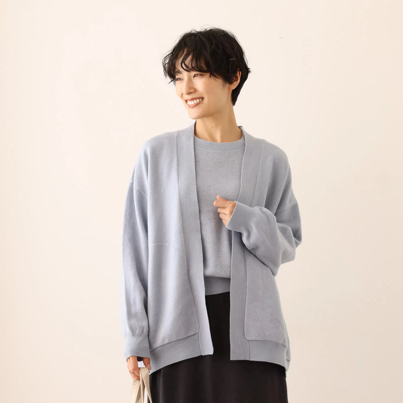 穿上它就能讓您看起來很棒的羊毛開襟衫。 