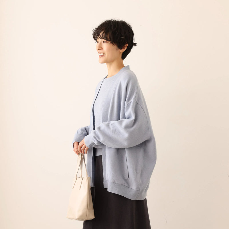 穿上它就能讓您看起來很棒的羊毛開襟衫。 