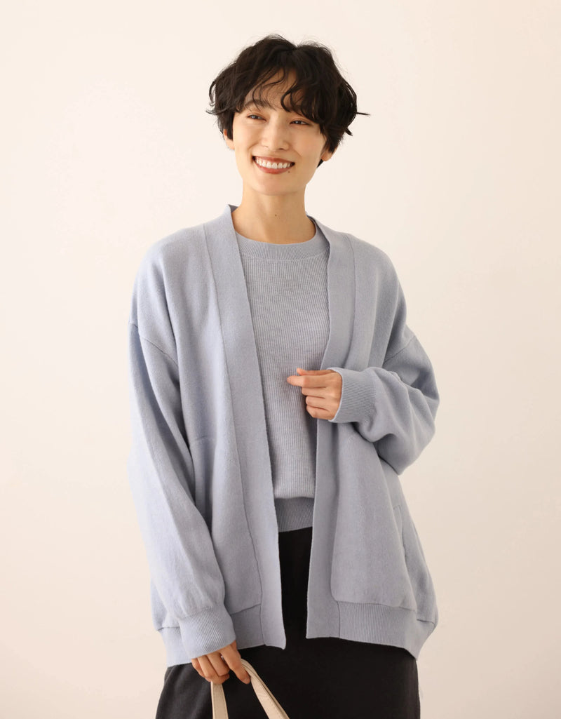 穿上它就能讓您看起來很棒的羊毛開襟衫。 