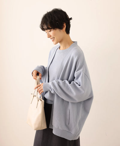 穿上它就能讓您看起來很棒的羊毛開襟衫。 