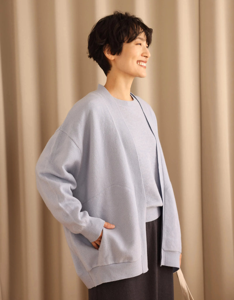 穿上它就能讓您看起來很棒的羊毛開襟衫。 